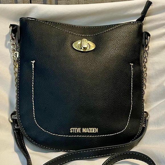 Steve Madden Handbags - *EUC* Steve Madden Crossbody Bag - Black - SM Logo - Leather - 9.5” x 9” x 2.5”